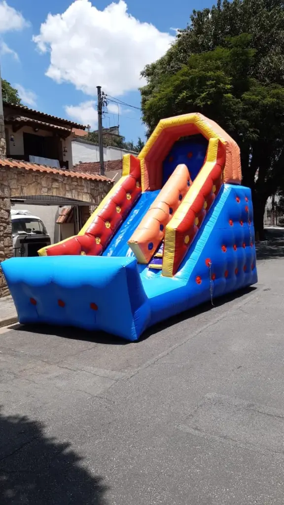 TOBOGÃ INFLÁVEL